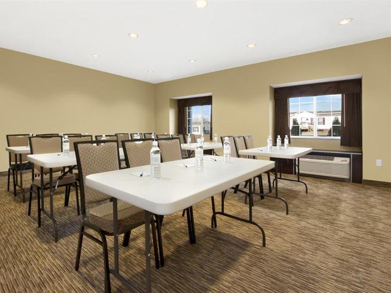 Microtel Inn & Suites By Wyndham Shelbyville Bagian luar foto