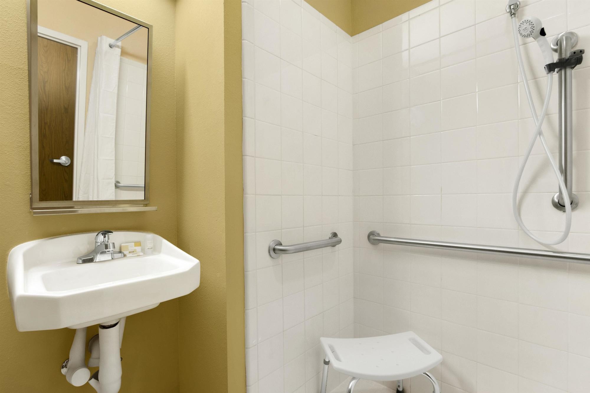 Microtel Inn & Suites By Wyndham Shelbyville Bagian luar foto