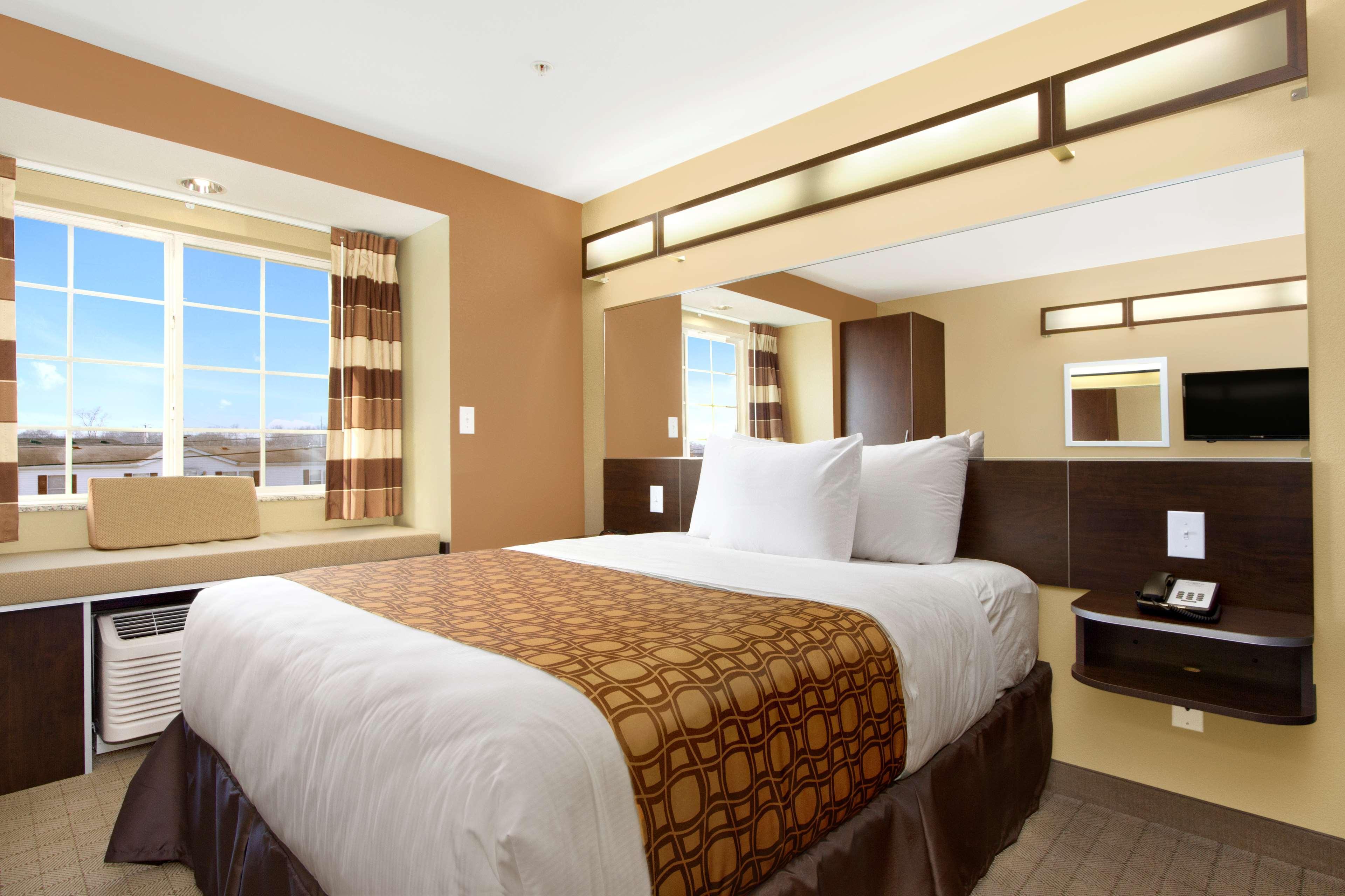 Microtel Inn & Suites By Wyndham Shelbyville Bagian luar foto