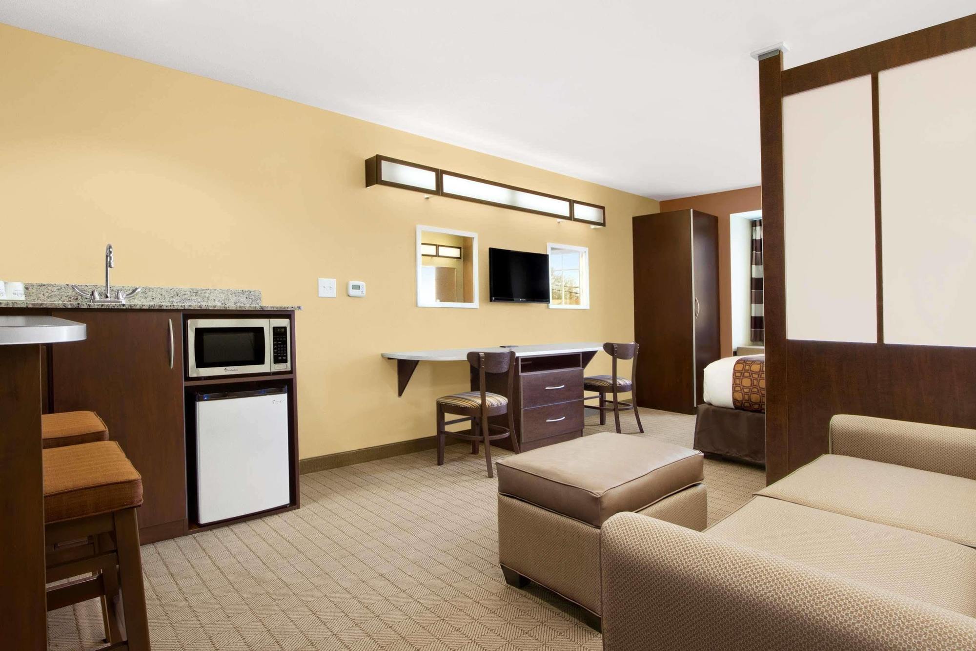 Microtel Inn & Suites By Wyndham Shelbyville Bagian luar foto