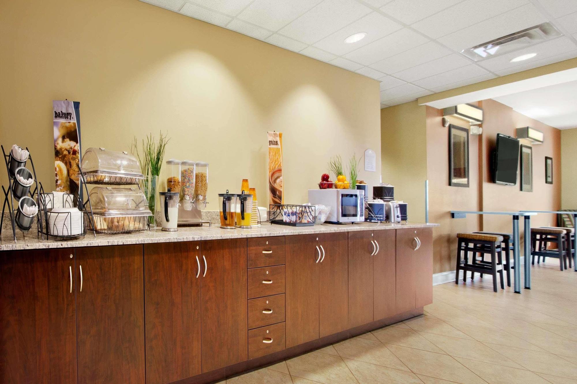 Microtel Inn & Suites By Wyndham Shelbyville Bagian luar foto